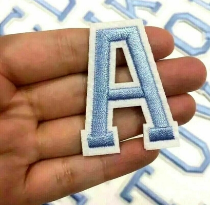 Baby Blue Haftowane naszywki z literami Twill Tkanina Retro alfabet na ubrania