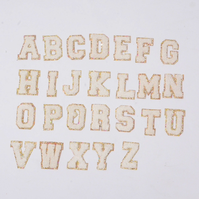 26 alfabetów Żelazko na łatach z literami szenilowymi Perłowy podkład Samoprzylepny haft
