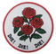 niestandardowe logo czerwona róża okrągła haftowana łatka na odzież