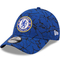 Niebiesko wyświetlone logo z przedpowlekłą krawędzią Chelsea Football Club 9FORTY Marmurowa czapka baseballowa