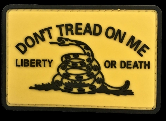 Don't Tread On Me Gumowa naszywka z PVC Samoprzylepny kolor Pantone